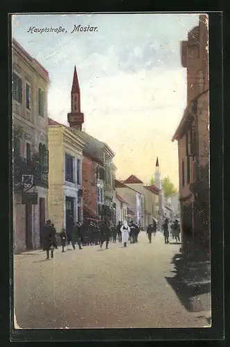 AK Mostar, Leute in der Hauptstrasse, Blick gegen die Moschee
