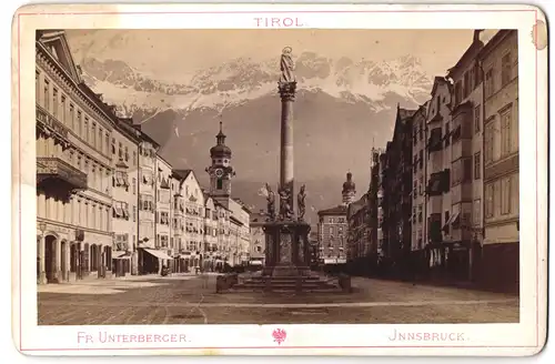 Fotografie Fr. Unterberger, Innnsbruck, Ansicht Innsbruck, Marktplatz & Gebirgspanorama