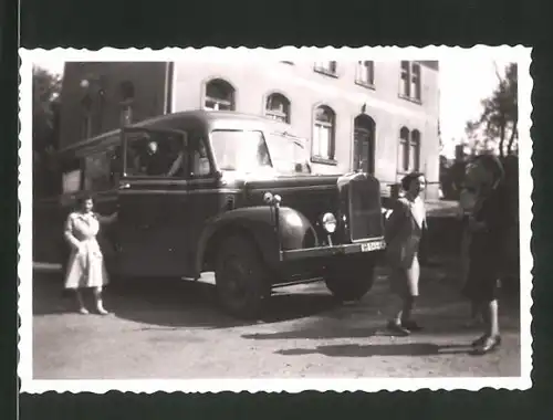 Fotografie Bus, Omnibus - Reisebus & hübsche Frauen