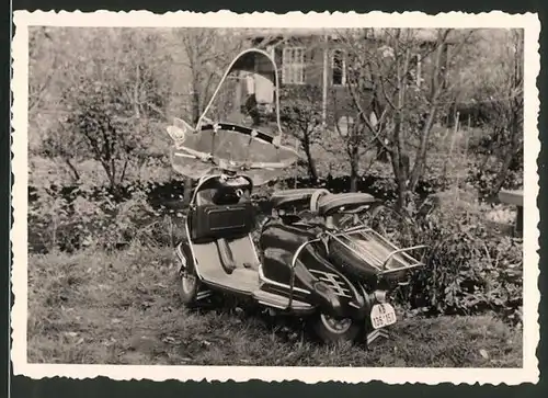 Fotografie Motorrad - Motorroller, LKrad mit Windschutzscheibe