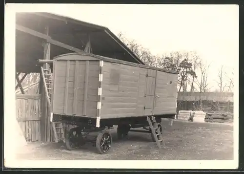 Fotografie Bauwagen mit Vollgummirädern