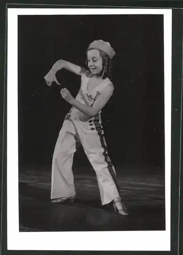 Fotografie Wien-Bild, Ansicht Wien, Konzerthaus, Tanzgruppe Lilly von Wieden, Tänzerin am 7.6.1944