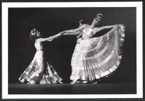 Fotografie Wien-Bild, Ansicht Wien, Tänzerinnen der Tanzgruppe Lilly von Wieden im Konzerthaus am 7.6.1944