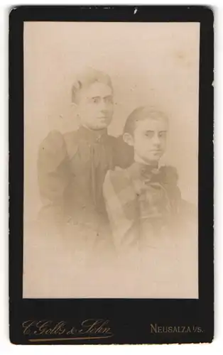 Fotografie C. Golbs & Sohn, Neusalza i / S., Portrait bürgerliche Dame und junges Mädchen