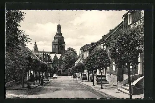 AK Nümbrecht / Rheinland, Hauptstrasse mit Blick zur Kirche