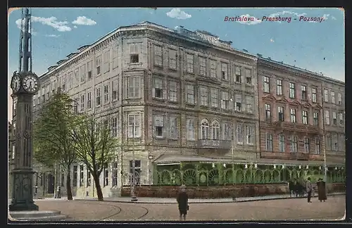 AK Pressburg, Blick auf grosses Gebäude