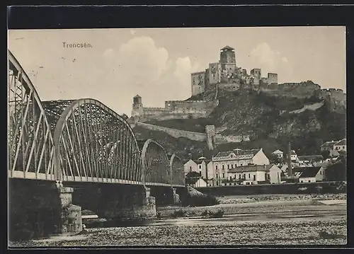 AK Trencsen, Blick von der Brücke zur Festung