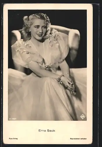 AK Schauspielerin Erna Sack im eleganten Abendkleid
