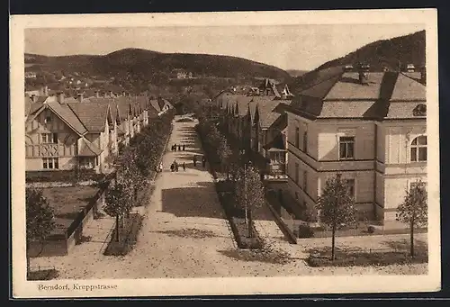 AK Berndorf, Kruppstrasse mit Passanten
