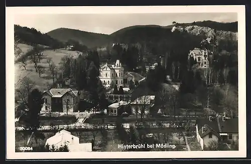 AK Hinterbrühl, Ortspartie mit Berglandschaft