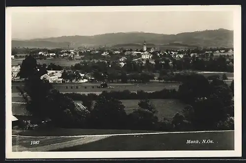 AK Mank, Blick über Felder und Wiesen auf den Ort