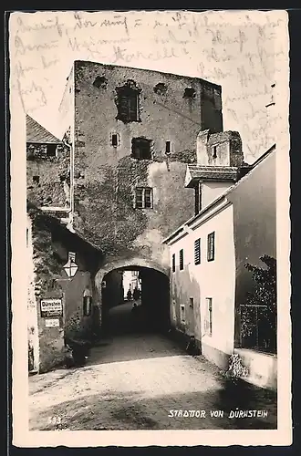 AK Dürnstein, Strassenpartie mit Stadttor