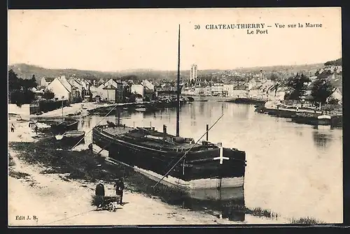 AK Chateau-Thierry, Vue sur la Marne, Le Port, Dampfer