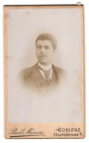 Fotografie Paul Müller, Coblenz, Portrait junger Mann Max Wagner im Anzug mit Krawatte