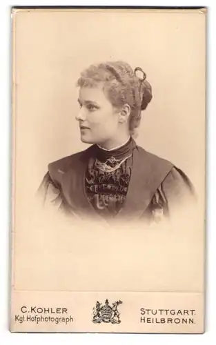 Fotografie C. Kohler, Stuttgart, junge Frau Minna Mau auf Göppingen