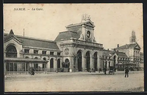 AK Namur, La gare, Bahnhof mit Passanten