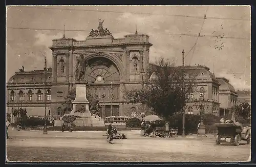 AK Budapest, Denkmal vor dem Bahnhof