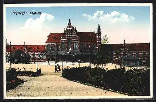 AK Nijmegen, Fahrradfahrer vor dem Bahnhof