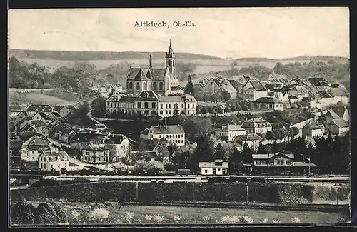 AK Altkirch, Totalansicht mit Kirche und Eisenbahn