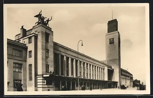 AK Königgrätz / Hradec Kralove, Partie vor dem Bahnhof