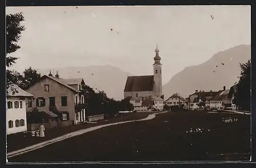 AK Anger, Ortspartie mit Kirche und Bergen