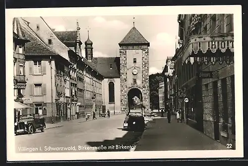 AK Villingen /Schwarzw., Birkenstrasse mit Birkentor und Hotel