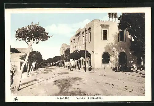 AK Gabes, En rue avec Postes et Telegraphes