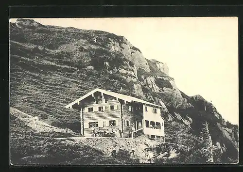 AK Staufnerhaus, Wanderer rasten vor der Berghütte am Hochgrat