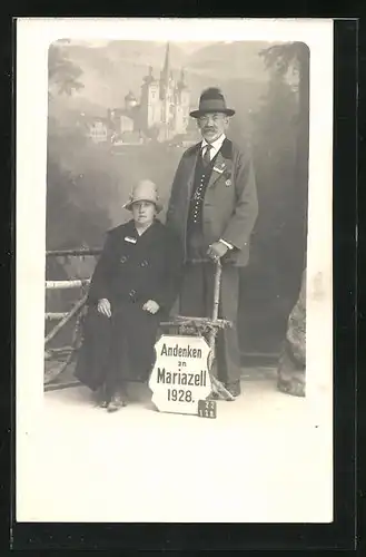 Foto-AK Maria Zell, Betagtes Paar in Studiokulisse, 1928