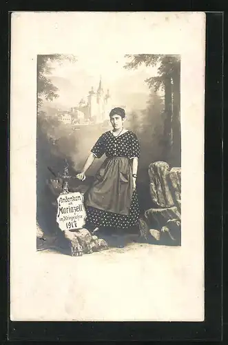 Foto-AK Maria Zell, Junge Frau in Kleid in Studiokulisse, 1917