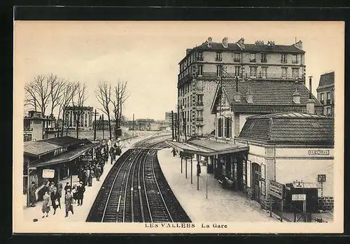 AK Les Vallees, La Gare, Bahnhof