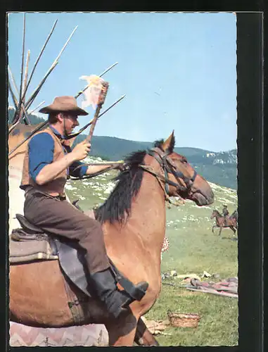 AK Szene aus Winnetou 2 nach Karl May, Verbrecher legen Feuer an die Wigwams