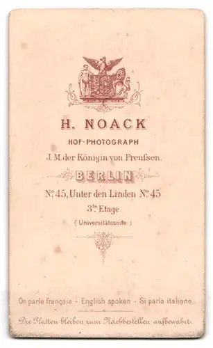 Fotografie H. Noack, Berlin, Portrait bildschöne junge Frau mit Halskette und Brosche am Kleiderkragen