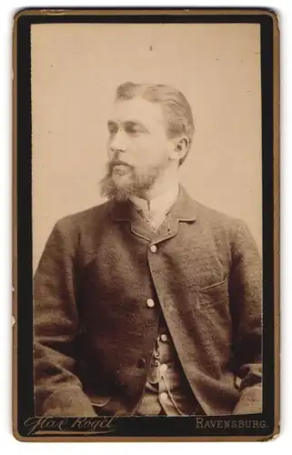 Fotografie Max Kögel, Ravensburg, Portrait blonder stattlicher Mann mit Bart