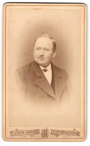 Fotografie Adolph Junghans, Neustadt-Magdeburg, Portrait bürgerlicher Herr im Anzug