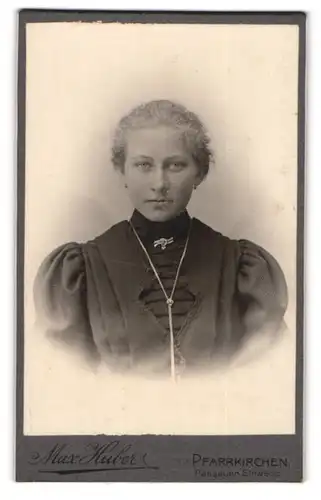 Fotografie Max Huber, Pfarrkirchen, Portrait junge Frau mit blonden Haaren