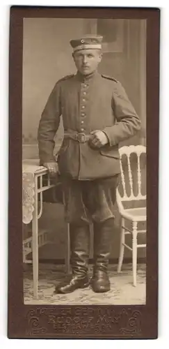 Fotografie Rudolf May, Elsterwerda, Portrait Feldgrauer Soldat