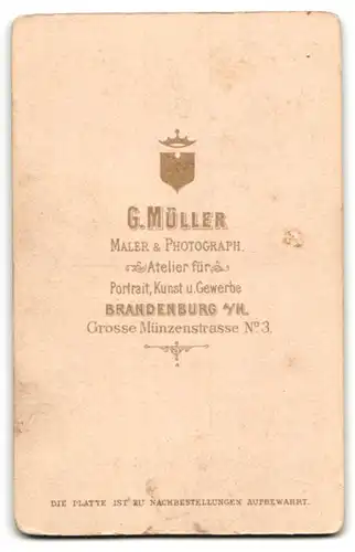 Fotografie G. Müller, Brandenburg a/H, Portrait junger Herr mit Krawatte und Blumenanstecker