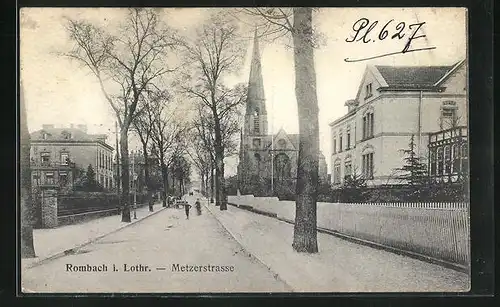 AK Rombach i. Loth., Blick in der Metzerstrasse, Kirche