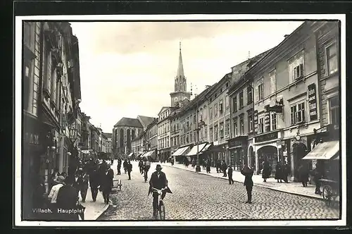 AK Villach, Hauptplatz mit Passanten