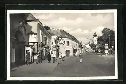 AK Wien-Grinzing, Strassenansicht mit Wiener Heuriger Karl Hengl