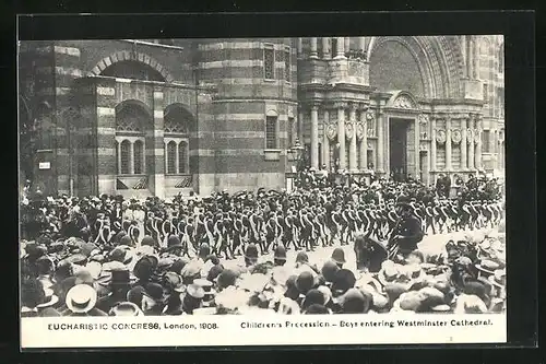 AK London, Eucharistic Congress 1908, Children`s Procession, Boys entering Westminster Cathedral