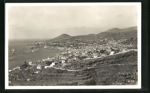 AK Madeira, Gesamtansicht einer Küstenstadt