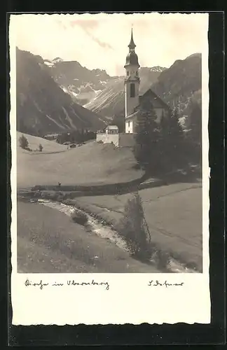 AK Obernberg am Brenner, Ortspartie mit Kirche und Bergen