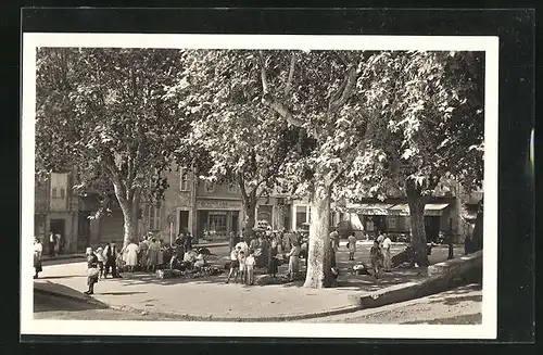 AK Vallauris, Place du Marche, Marchands, Flaneurs et Boutiques