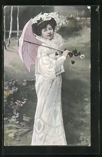 AK Junge Frau im weissen Kleid mit lilanem Regenschirm