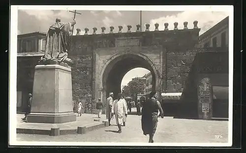 AK Tunis, Monument avant Porte francaise