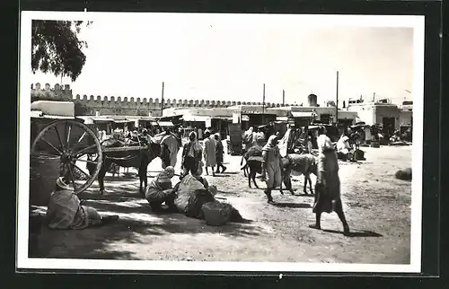 AK Kairouan, Place du Marche, Stände und Händler auf dem Basar