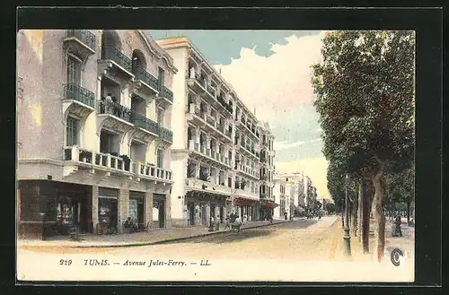 AK Tunis, Avenue Jules-Ferry, Strasse mit Geschäften