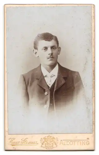 Fotografie Hans Strauss, Altötting, rückseitige Ansicht Altötting, Kirchen, vorderseitig Portrait